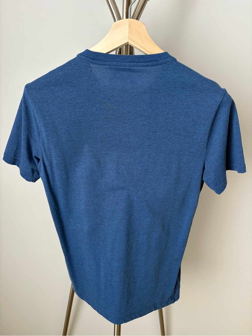 Banana Republic Men's Crew Neck T-Shirt — Blue - Picture 2 of 4